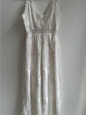 V-Neck White Lace Maxi Wedding Dress with Floral Waistband